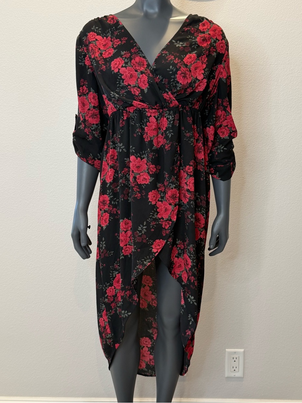 Torrid Hi lo top Floral Black Red women’s size L  Size 0 flowing lightweight